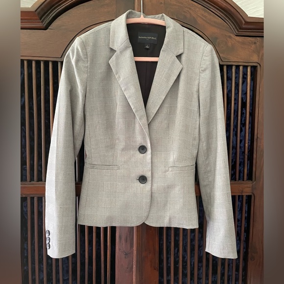 Banana Republic Jackets & Blazers - BANANA REPUBLIC GRAY PLAID CLASSIC FIT BUTTONS FRONT BLAZER JACKET SZ 4